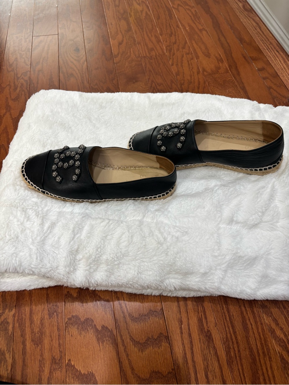Pre-owned CHANEL Black Leather Espadrille Flats with Embellished CC - Picture 5 of 16